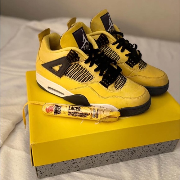 Nike Jordan 4 Rétro Lightning (2021) - Picture 1 of 5